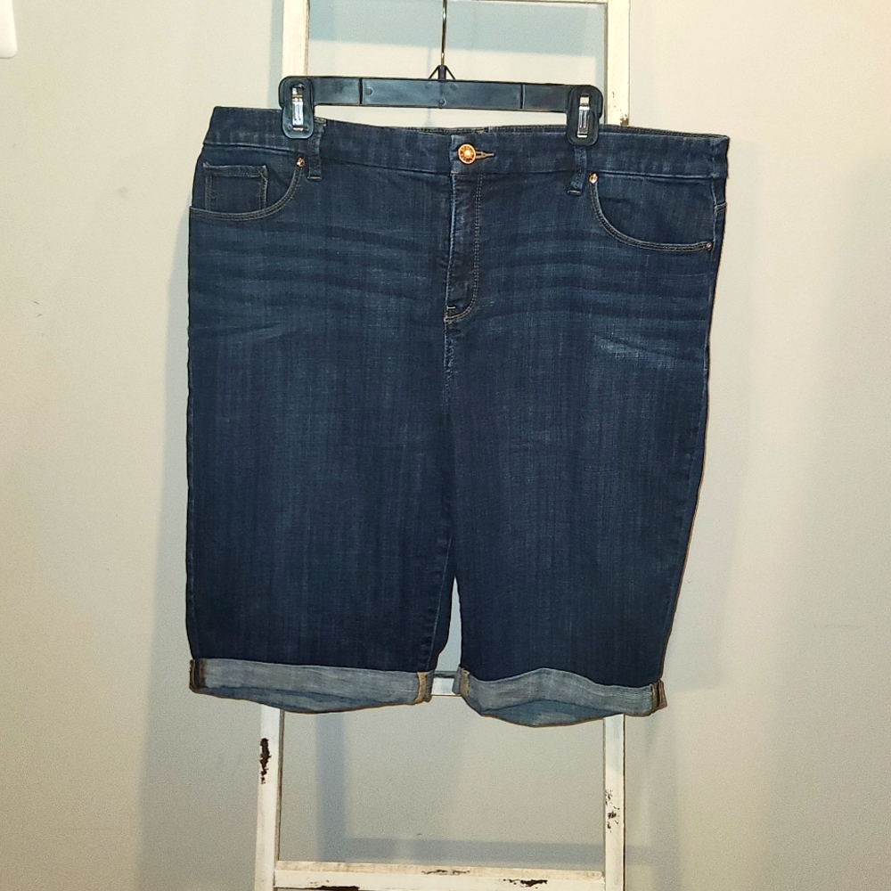 Chico's So Slimming Girlfriend Short Size 3 Dark Blue Jean